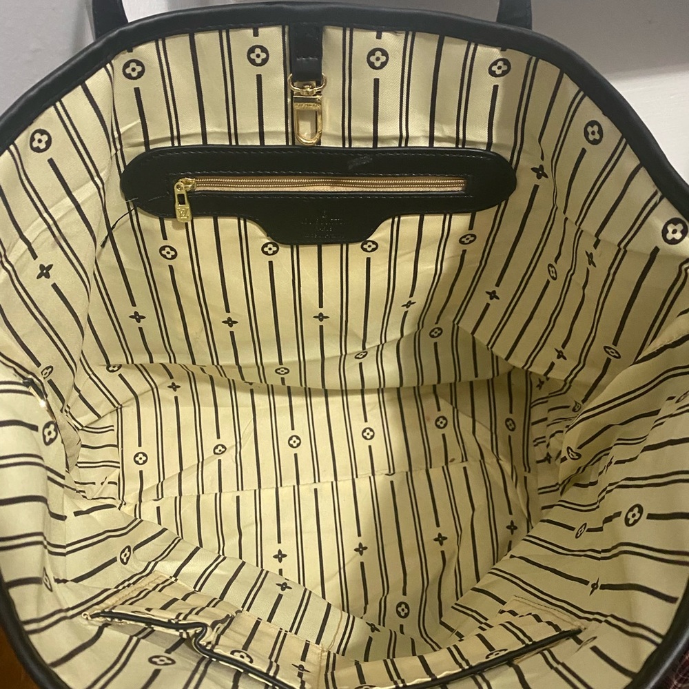 Black medium bag